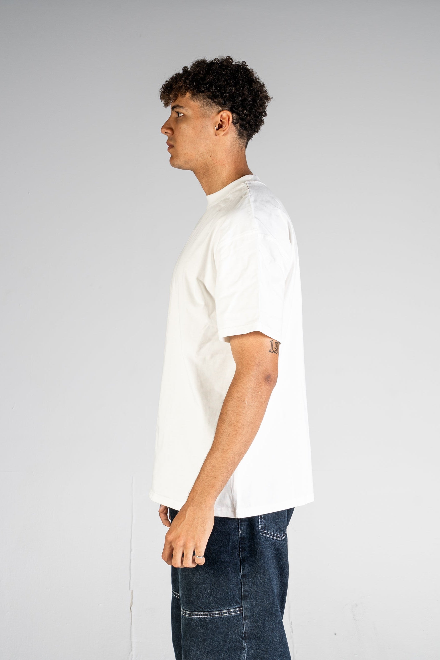 CAMISETA 240 GSM OVERSIZE